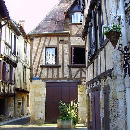 Studio Avec Terrasse Et Jardinet En Centre Ville Bergerac Exterior foto