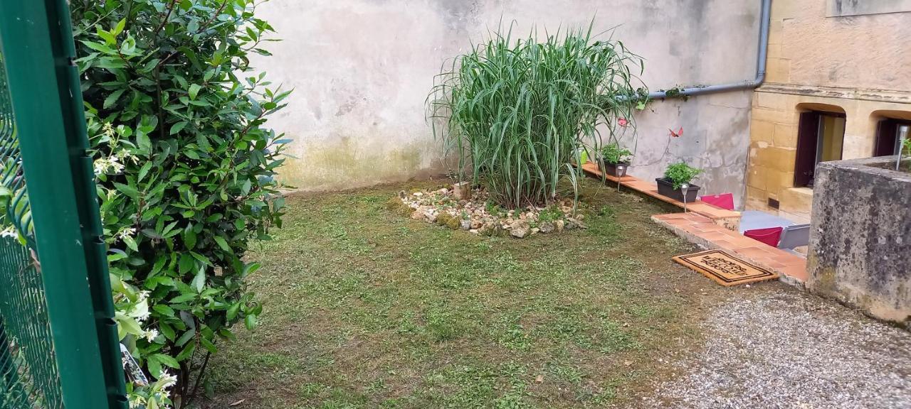 Studio Avec Terrasse Et Jardinet En Centre Ville Bergerac Exterior foto