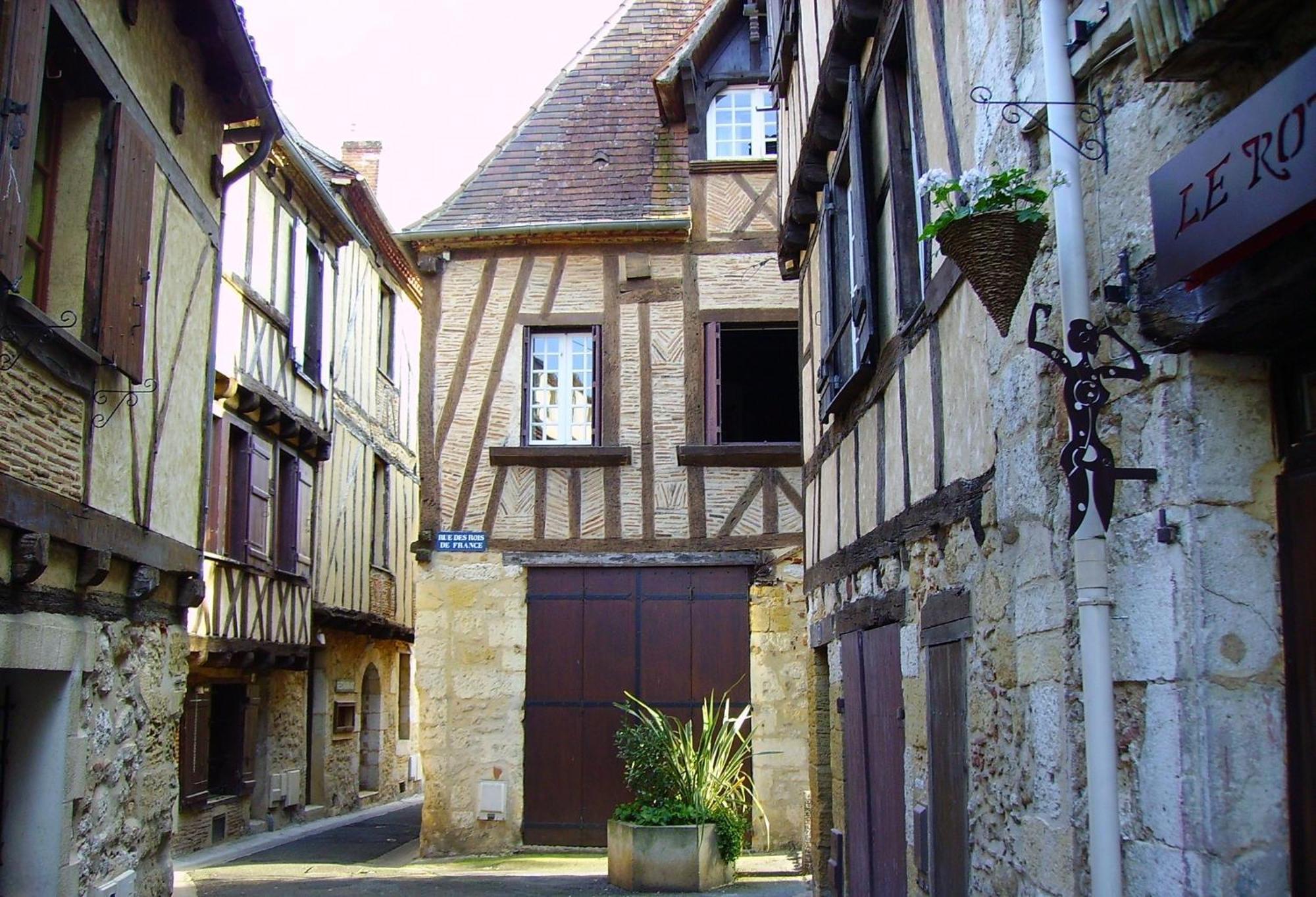 Studio Avec Terrasse Et Jardinet En Centre Ville Bergerac Exterior foto